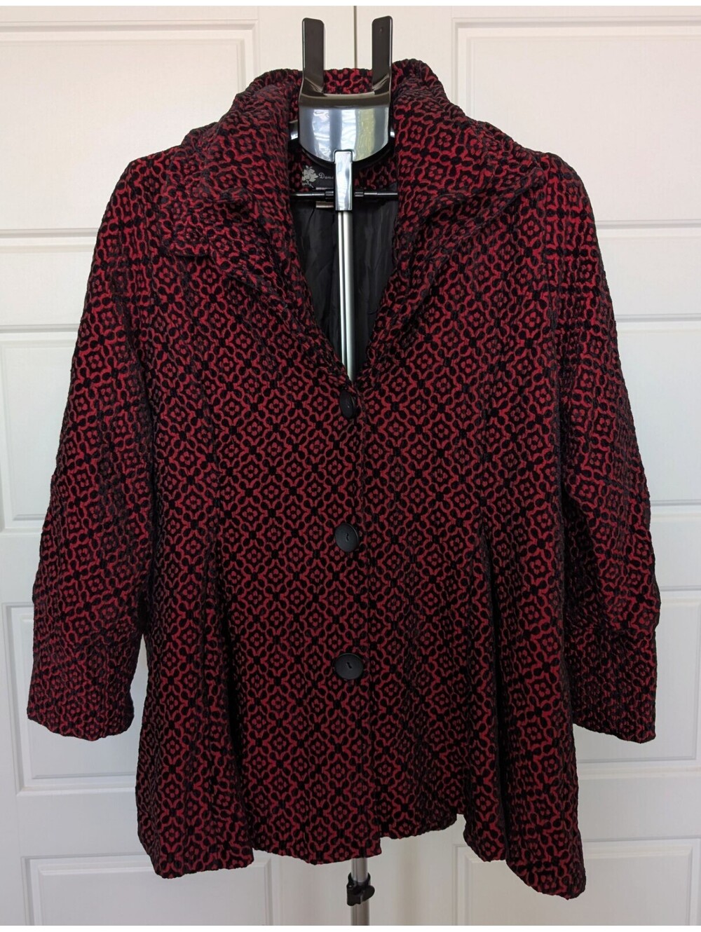 Vamp Romantic Energy | Damee Red Black Jacquard Wired Collar Swing Coat XL